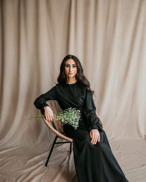 فستان أسود طويل
